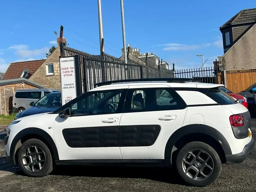 Usado Citroën C4 Cactus Feel 98 HP (72 kW) 2015 Branco Citadino