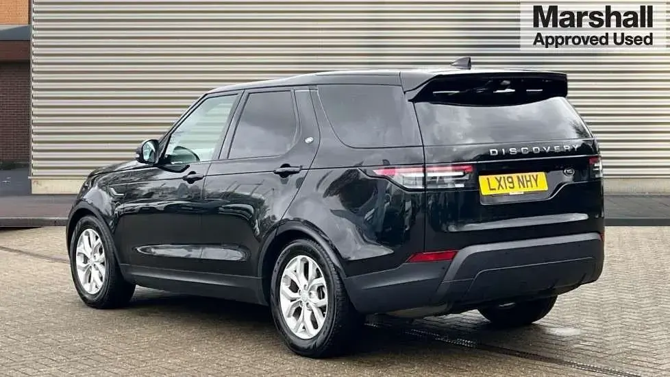 Used Land Rover Discovery 5 S 300 HP (220 kW) 2019 Black SUV