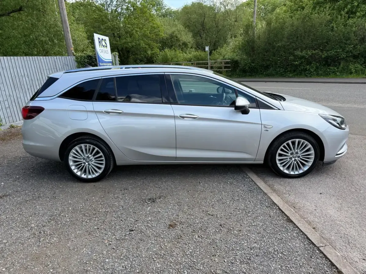 Begagnad Vauxhall Astra Elite 150 HK (110 kW) 2018 Silver Kombi