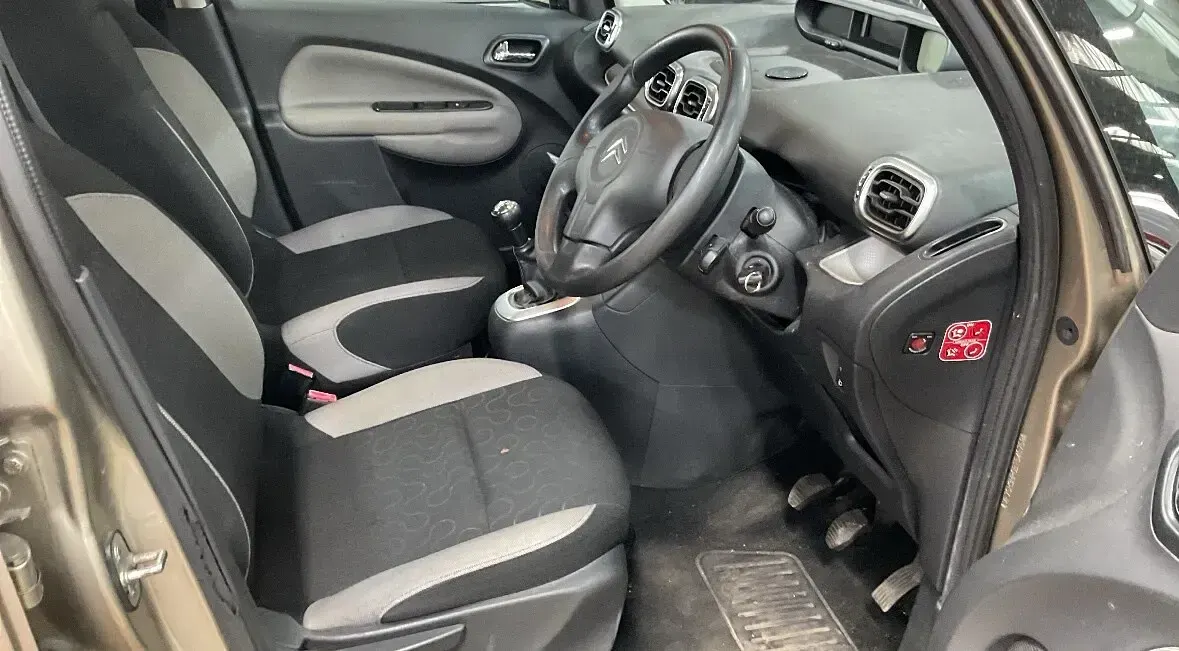 Used Citroën C3 Picasso VTR Sport 90 HP (66 kW) 2011 Beige MPV