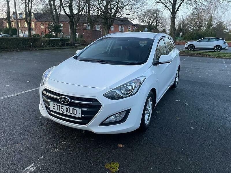 White Used 2015 Hyundai i30 SE Estate | £4,490 (Fair price) - Image 1/4