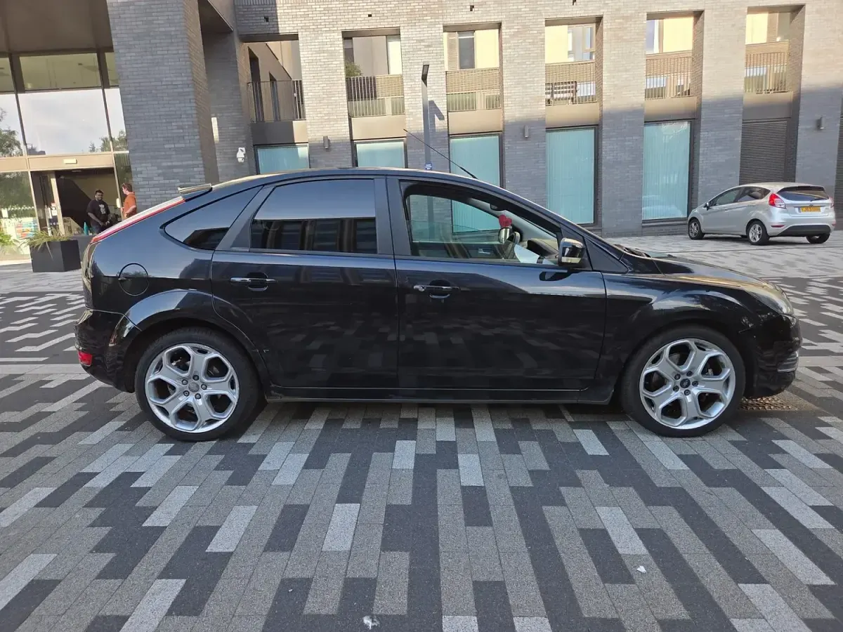 Used Ford Focus Titanium 2008 Black Hatchback