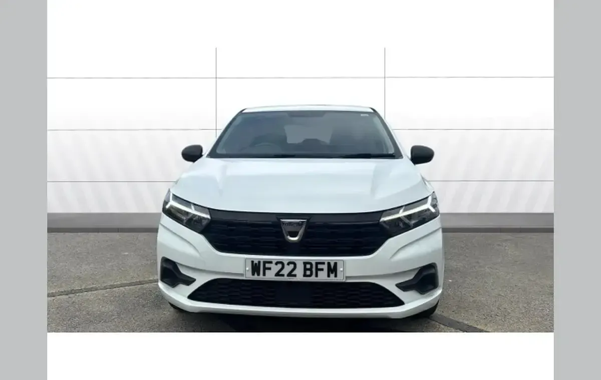 Used Dacia Sandero Essentiel 67 HP (49 kW) 2022 White Hatchback
