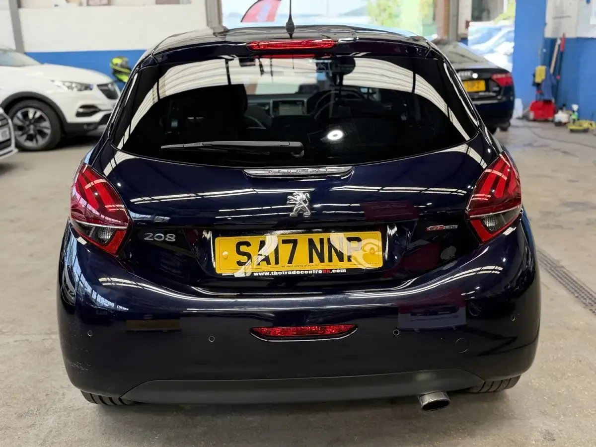 Used Peugeot 208 GT-line 108 HP (79 kW) 2017 Blue Hatchback