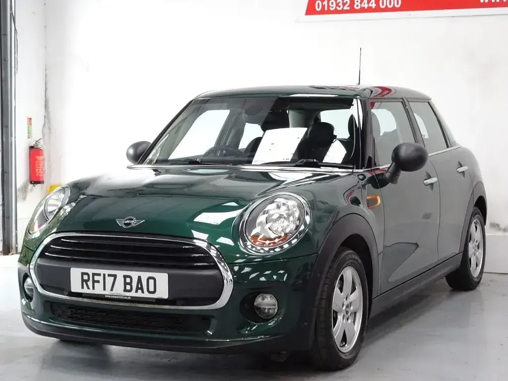 Begagnad Mini ONE Hatch 102 HK (75 kW) 2017 Grön Halvkombi