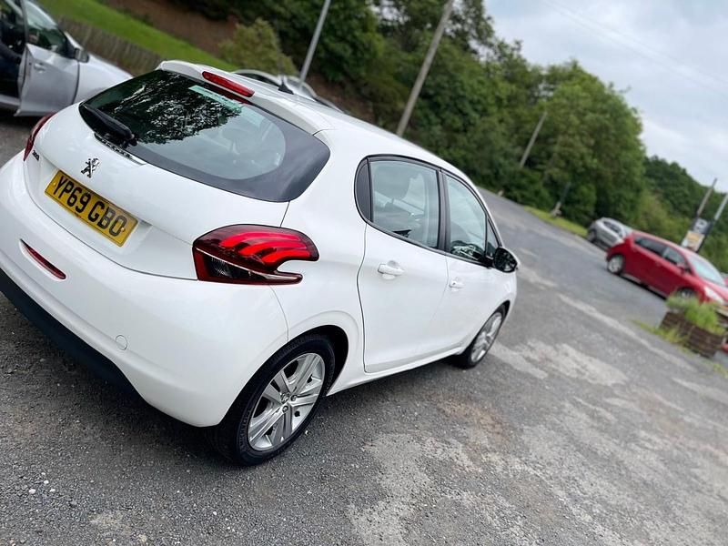 Begagnad Peugeot 208 Active 2019 Vit Halvkombi