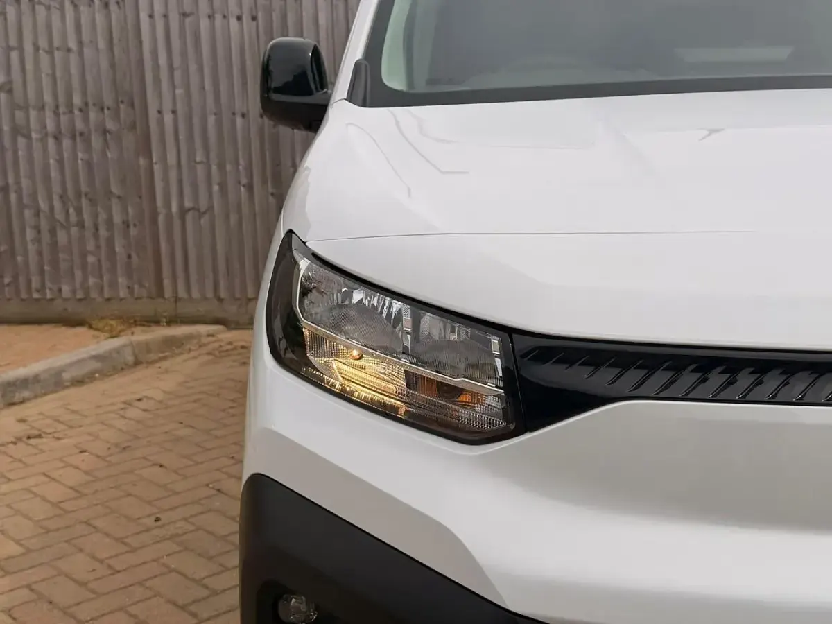 Usado Citroën e-Berlingo 98 kW (134 HP) 2025 Branco Monovolume