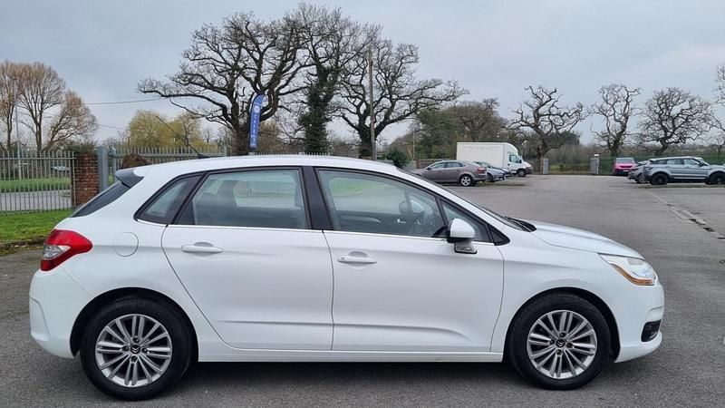 Used Citroën C4 VTR Sport 90 HP (66 kW) 2013 White Hatchback
