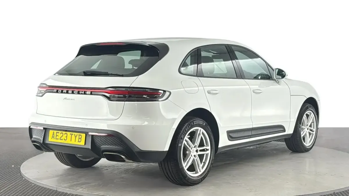 Used Porsche Macan 265 HP (194 kW) 2023 White SUV