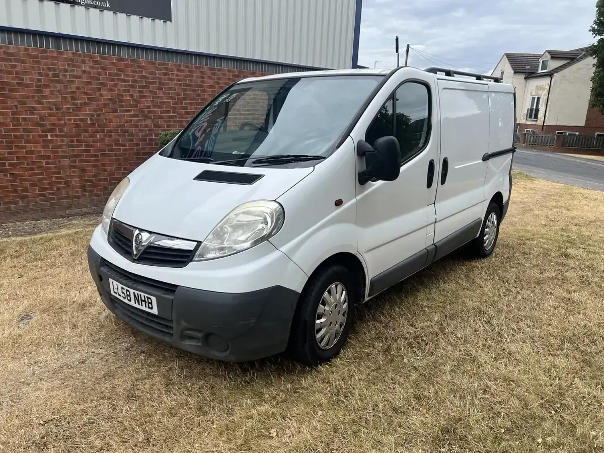 Used Vauxhall Vivaro 90 HP (66 kW) 2009 White MPV