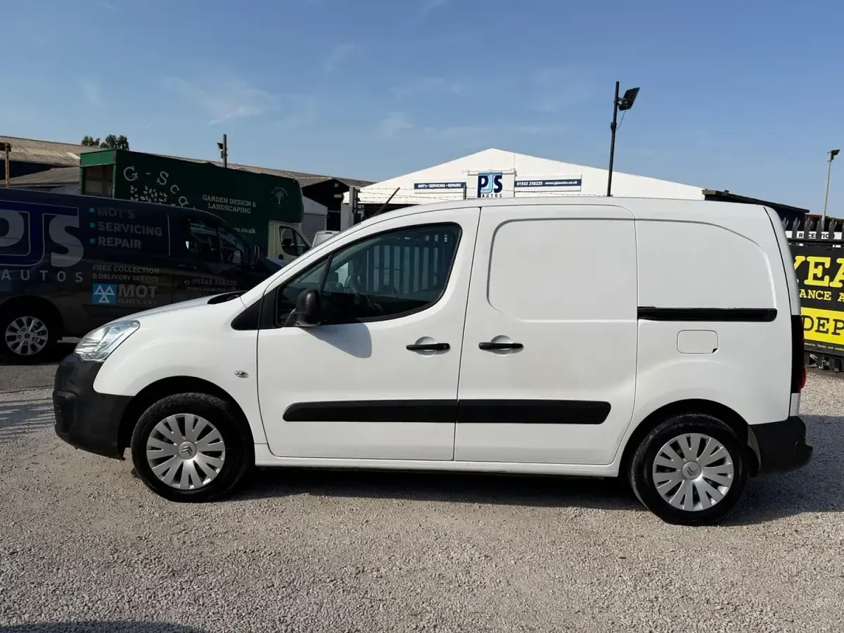 Used Citroën Berlingo 75 HP (55 kW) 2016 White MPV