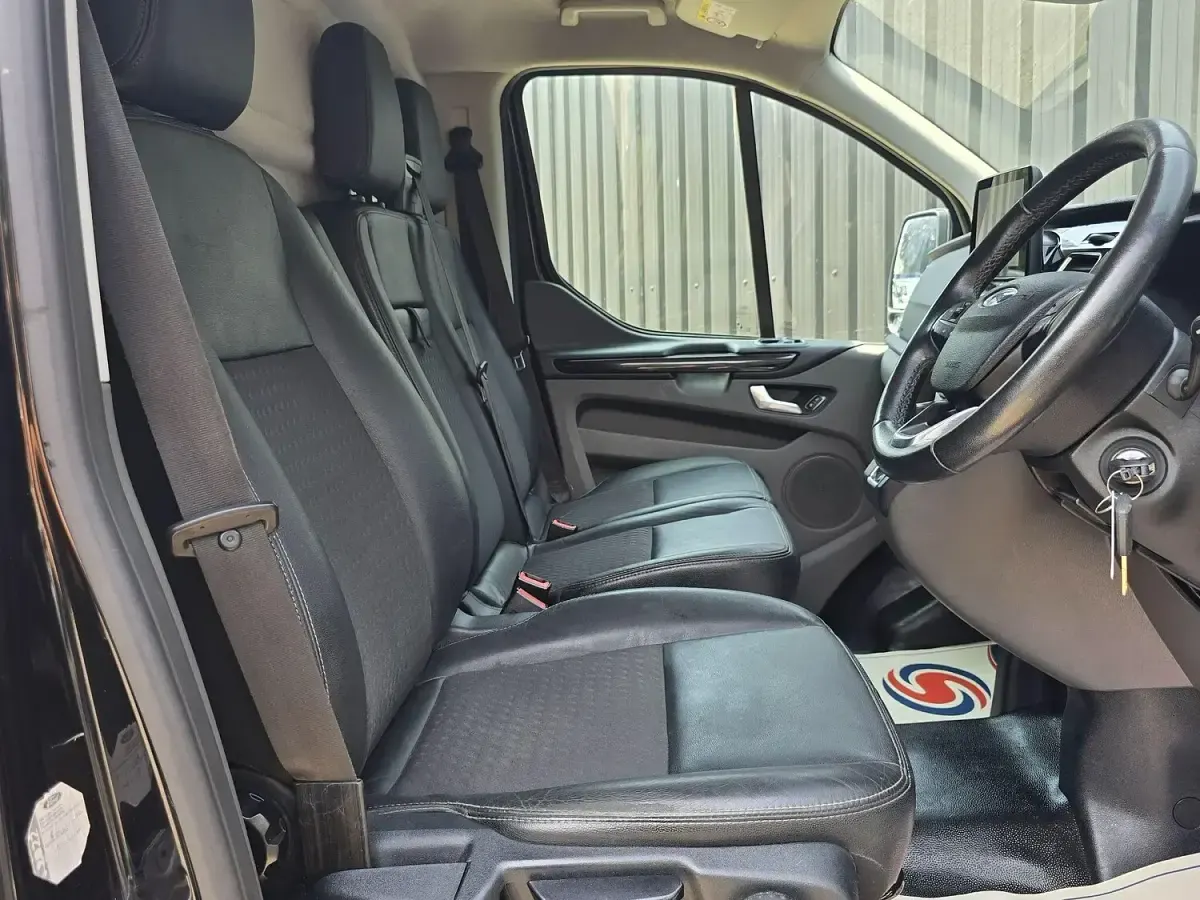 Used Ford Transit Custom Sport 185 HP (136 kW) 2021 Black Van