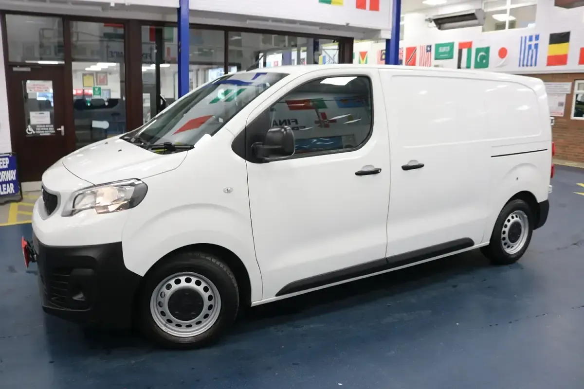Used Peugeot Expert S 95 HP (69 kW) 2018 White Van