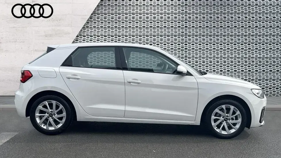 Used Audi A1 Sportback Sport 95 HP (69 kW) 2026 White Hatchback
