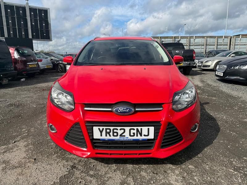 Usado Ford Focus Zetec 115 HP (84 kW) 2012 Vermelho Carrinha
