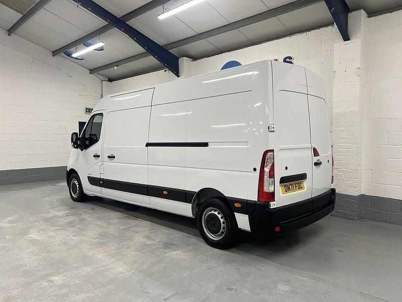 Second-hand Vauxhall Movano Edition 135 CP (99 kW) 2021 Alb Monovolum