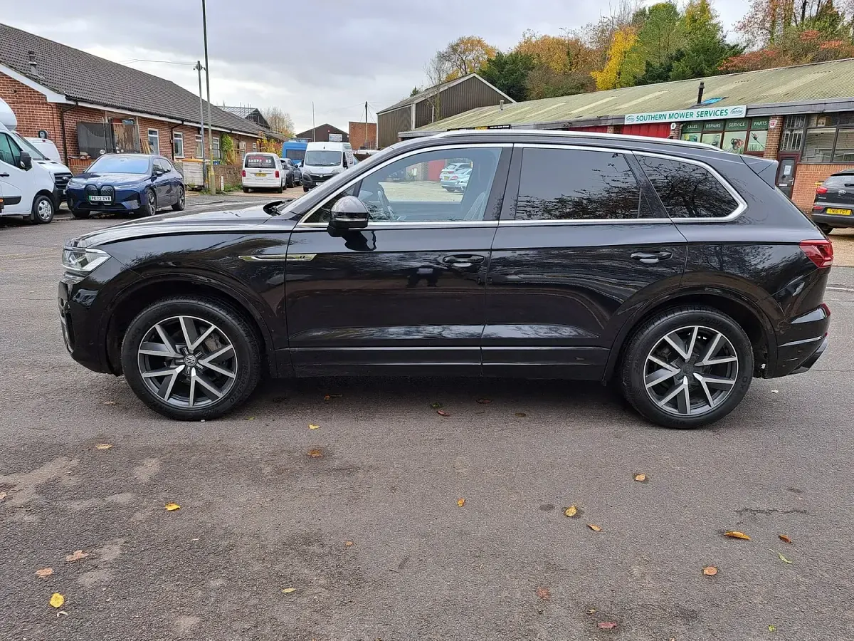 Used VW Touareg R-line 286 HP (210 kW) 2019 Black SUV
