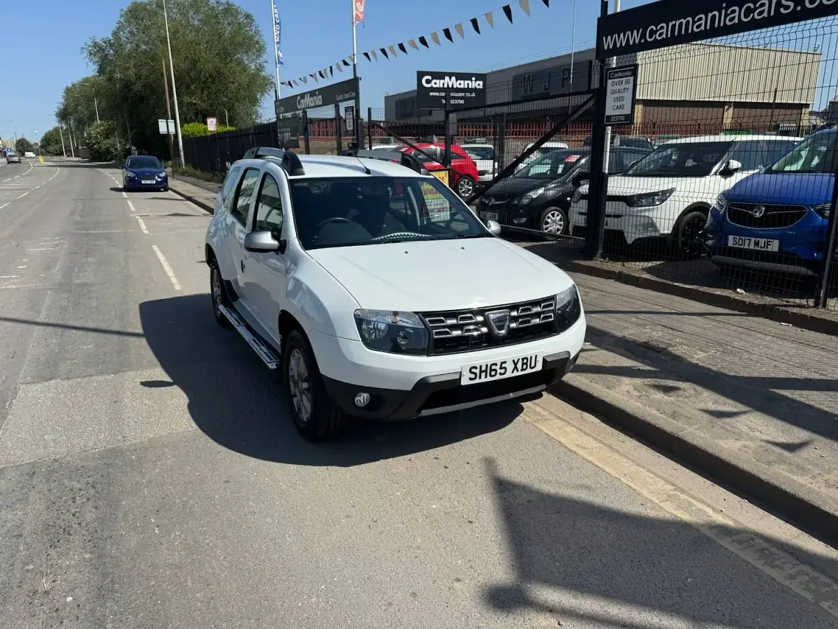 Used Dacia Duster Lauréate 110 HP (80 kW) 2015 White SUV