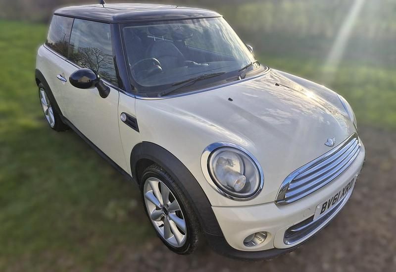 Used Mini Cooper Hatch 122 HP (89 kW) 2011 White Hatchback
