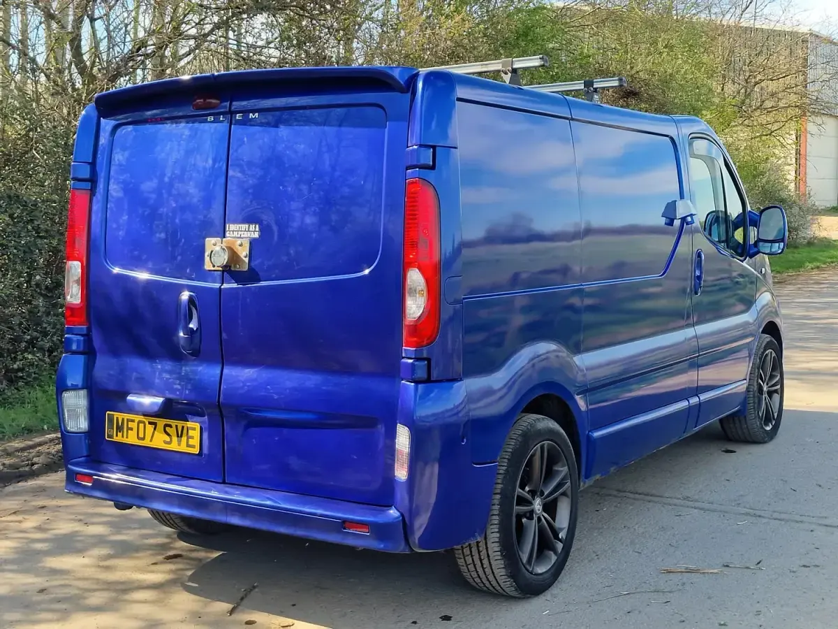 Usado Vauxhall Vivaro 90 HP (66 kW) 2007 Azul Monovolume