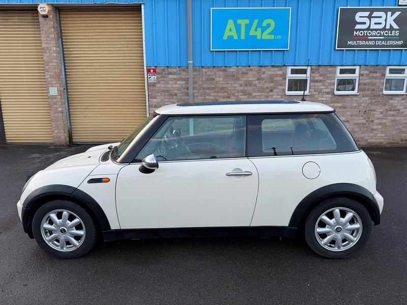 White Used 2003 Mini ONE Hatch Hatchback | £2,450 (Fair price) - Image 1/4