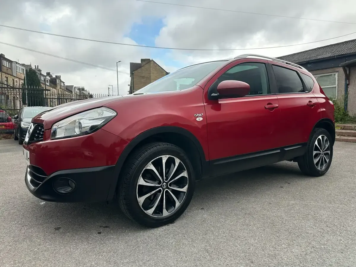 Used Nissan Qashqai N-TEC 117 HP (86 kW) 2013 Red SUV