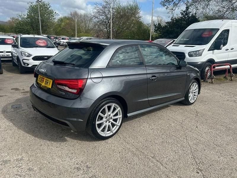 Usado Audi A1 S-Line 125 HP (91 kW) 2016 Cinzento Citadino