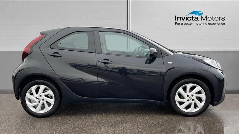 Used Toyota Aygo X PURE 72 HP (52 kW) 2022 Black SUV