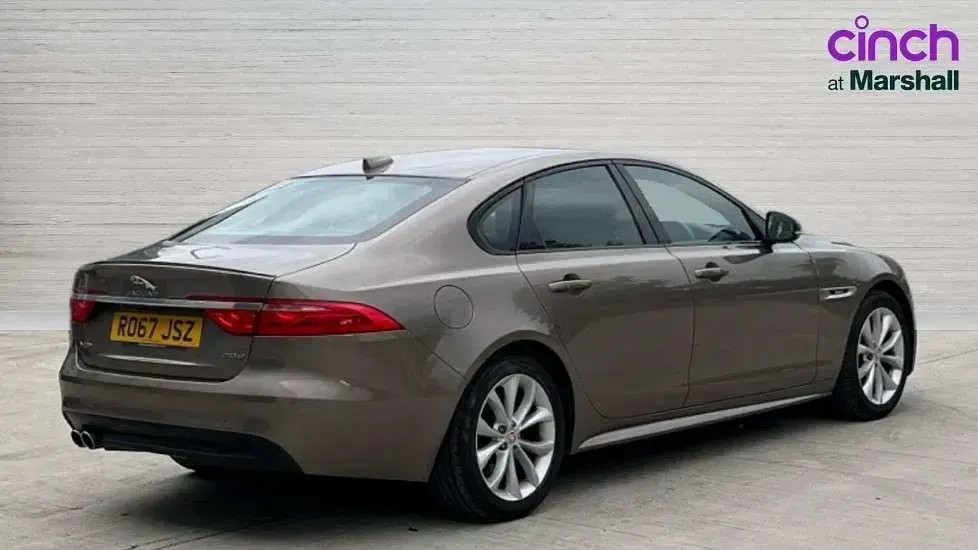 Second-hand Jaguar XF R-Sport 180 CP (132 kW) 2017 Maro Berlinǎ