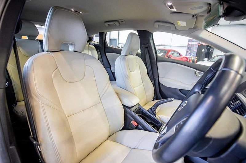 Used Volvo V40 Inscription 190 HP (139 kW) 2016 Black Hatchback