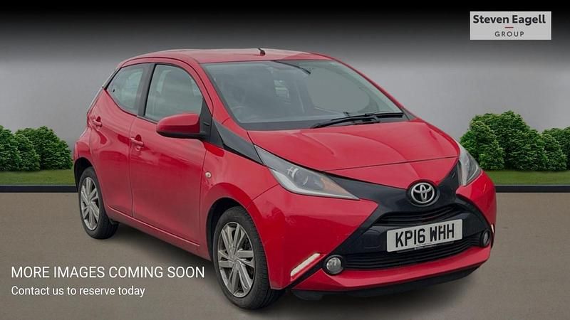 Used Toyota Aygo x-press 69 HP (50 kW) 2016 Red Hatchback