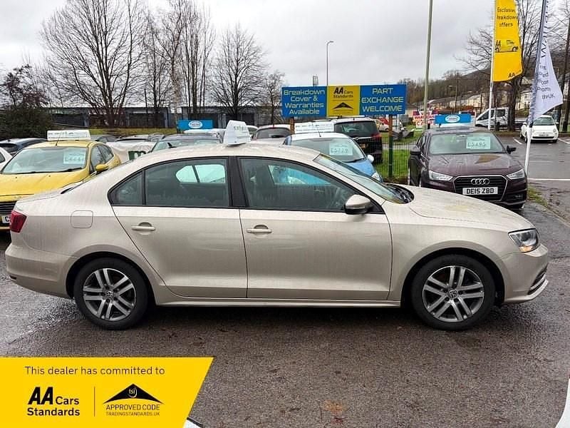 Used VW Jetta SE 150 HP (110 kW) 2016 Silver Sedan