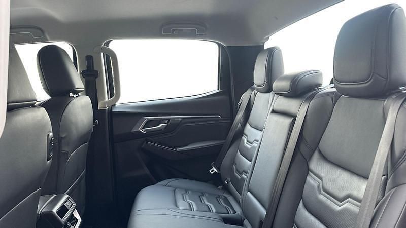 Used Isuzu D-Max 163 HP (119 kW) 2024 Red Pickup