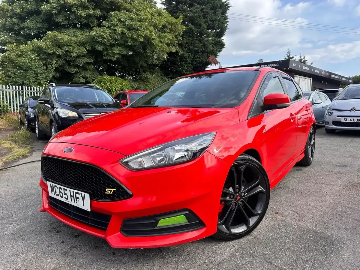 Used Ford Focus ST 2015 Red Hatchback