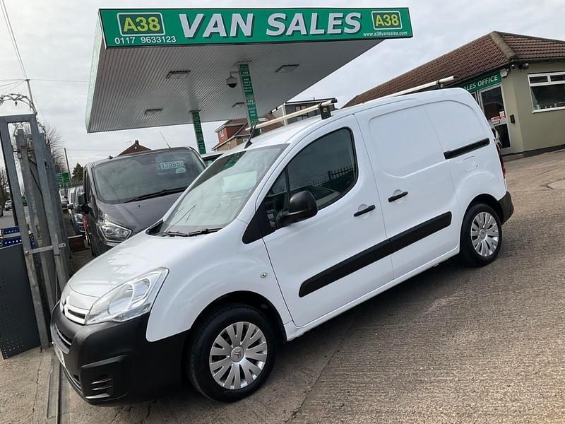Used Citroën Berlingo 75 HP (55 kW) 2017 White MPV