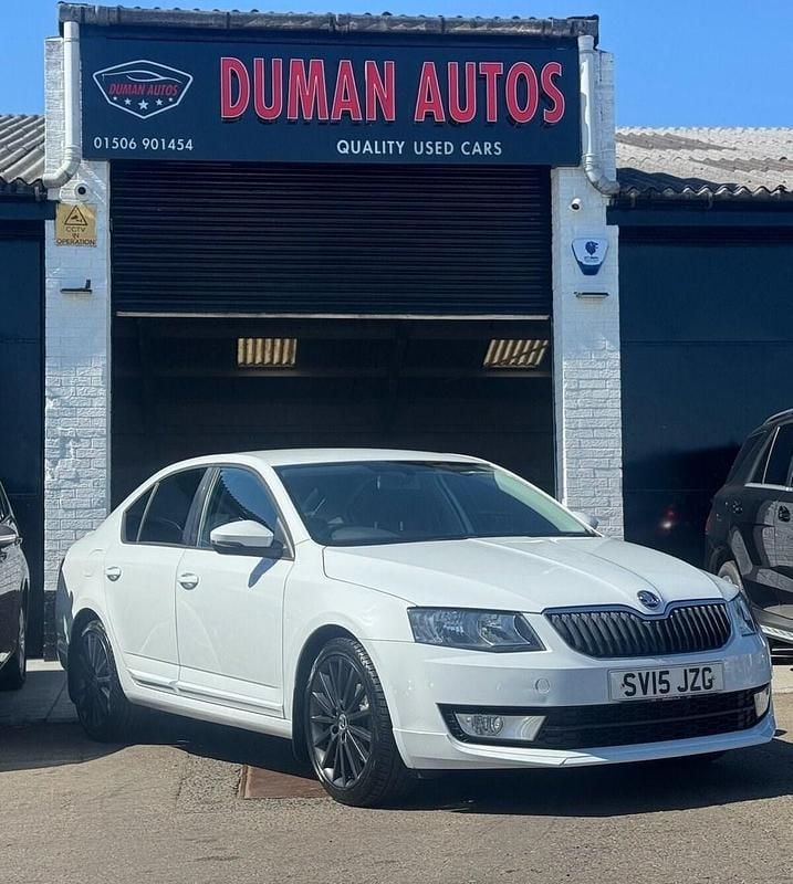 White Used 2015 Skoda Octavia Hatchback | £6,995 (Fair price) - Image 1/4