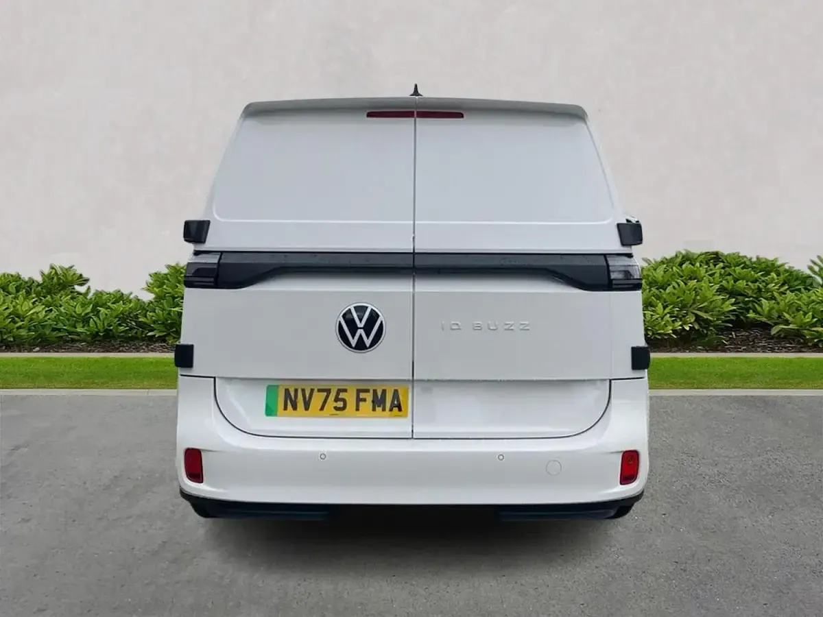Usado VW ID. Buzz 210 kW (286 CV) 2025 Blanco Monovolumen