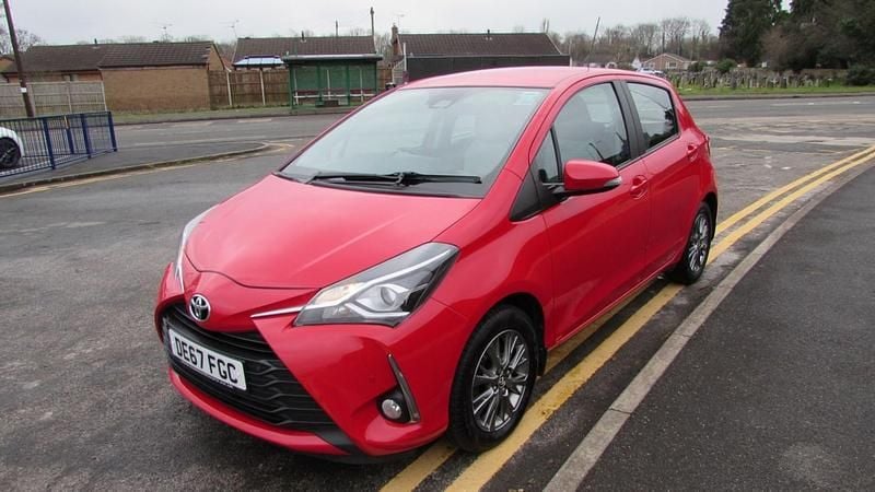 Used Toyota Yaris 2017 Red Hatchback