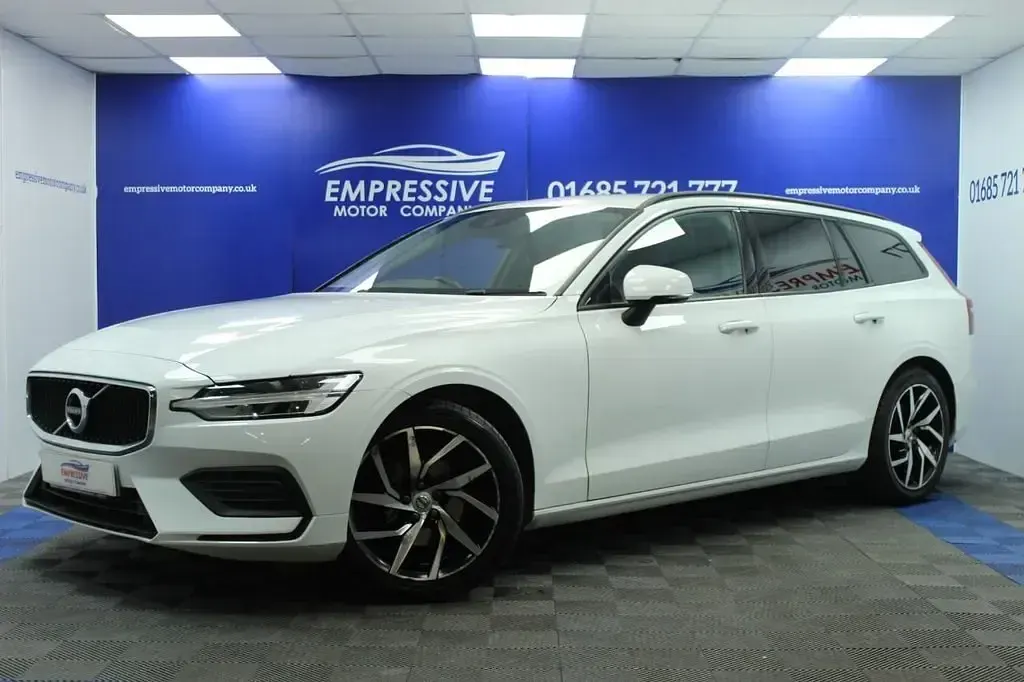 Usado Volvo V60 Momentum 150 CV (110 kW) 2019 Blanco Familiar
