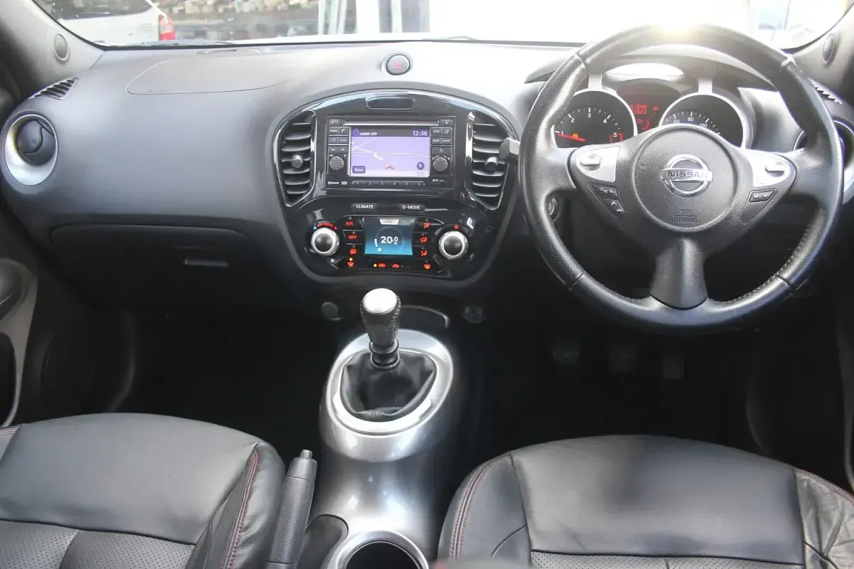 Used Nissan Juke Tekna 110 HP (80 kW) 2012 Silver SUV