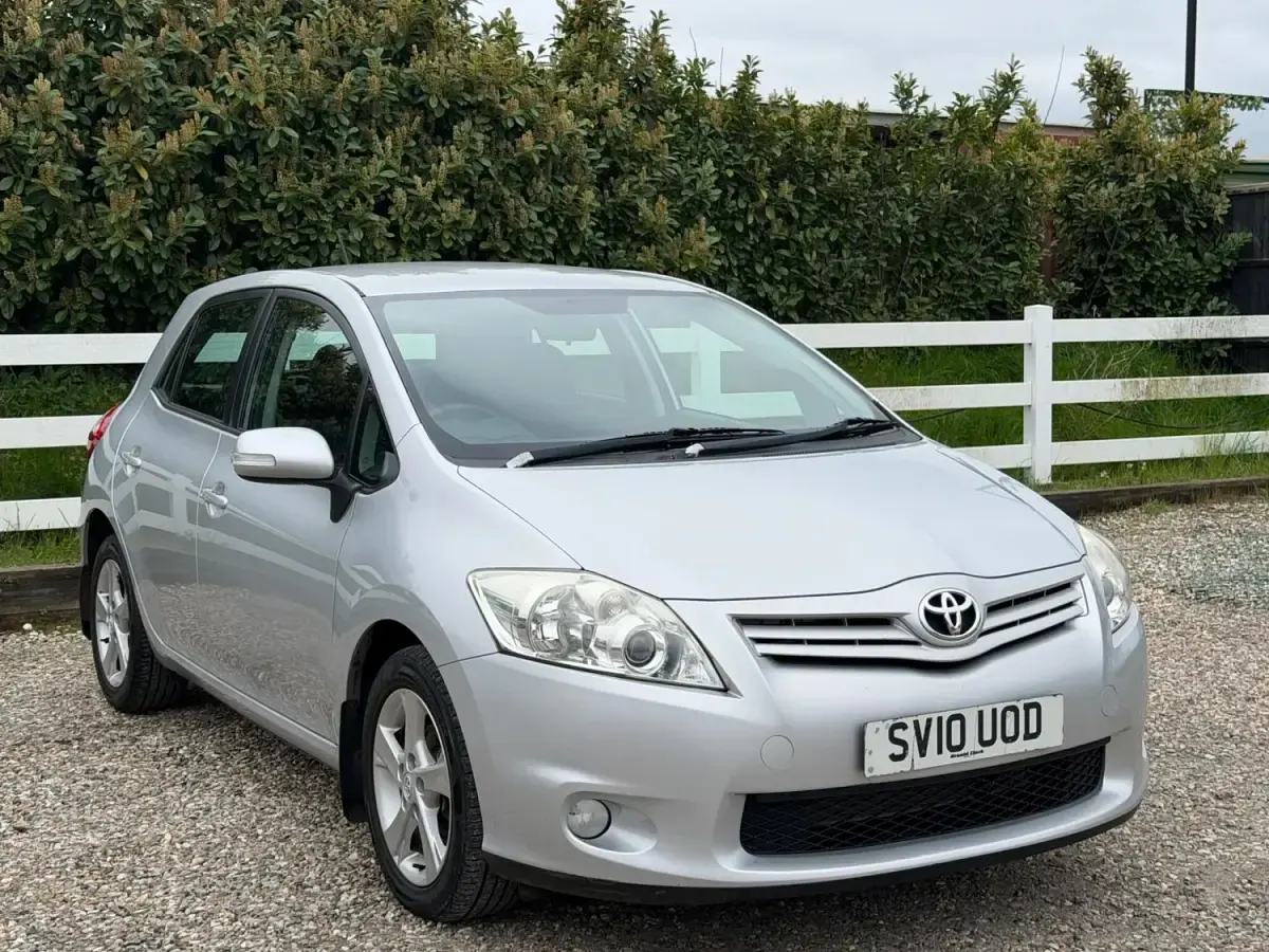 Used Toyota Auris 2010 Silver Hatchback