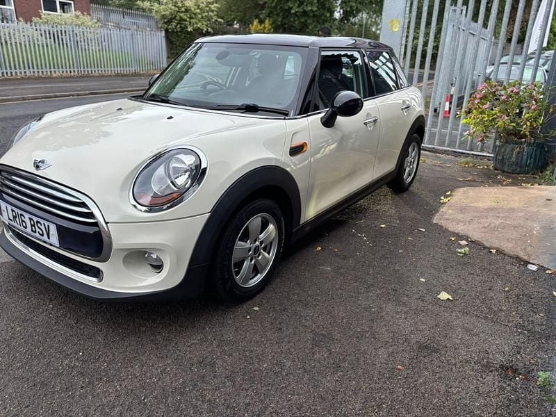 Used Mini Cooper D Hatch 2016 White Hatchback