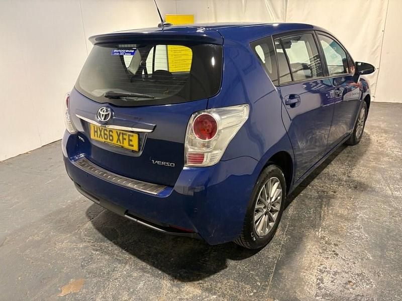 Used Toyota Verso 132 HP (97 kW) 2016 Blue MPV