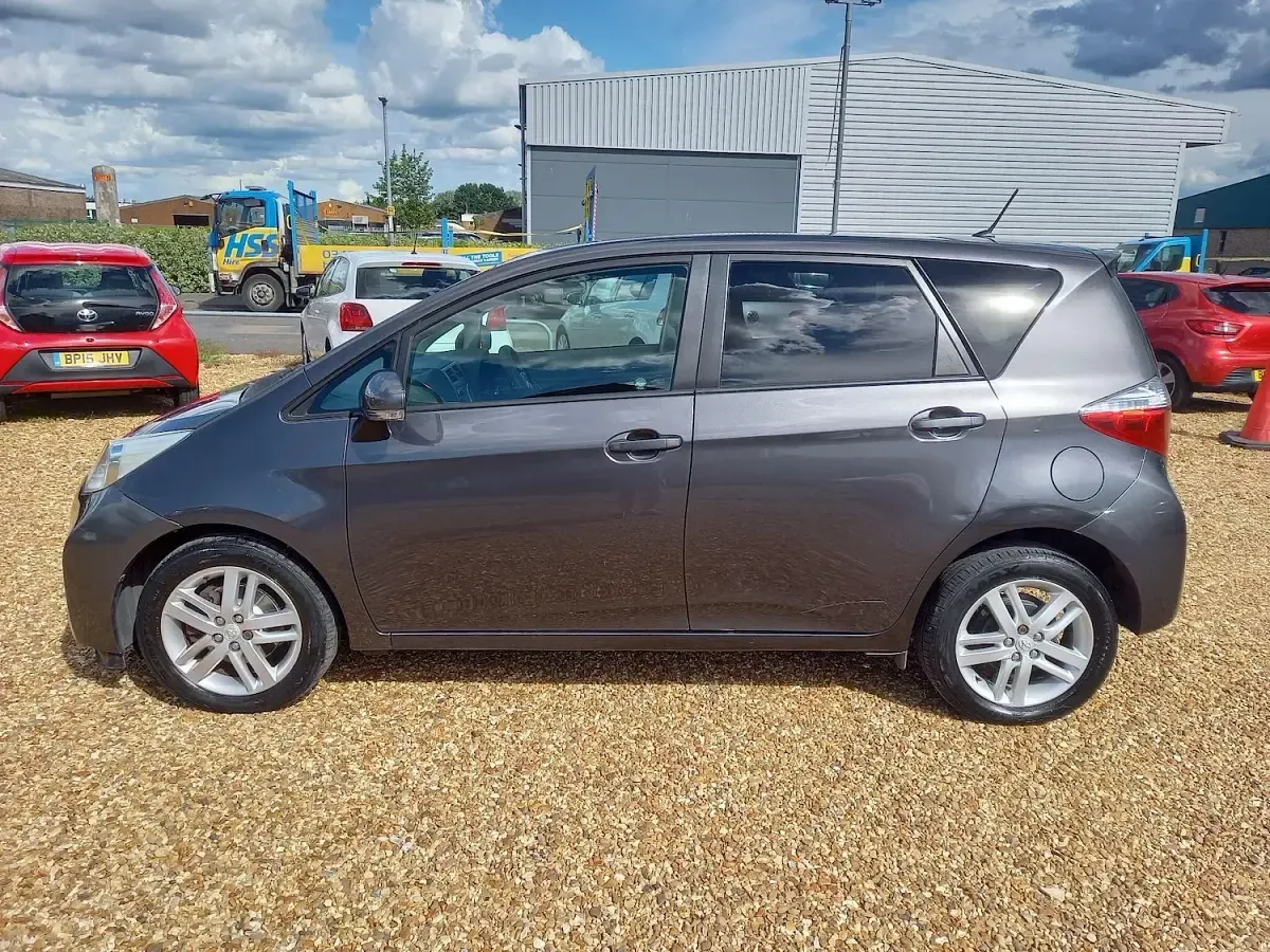Used Toyota Verso 2011 Grey MPV