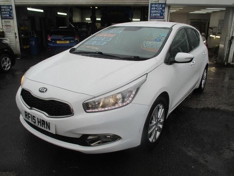 Używany Kia Ceed 2015 Biały Hatchback