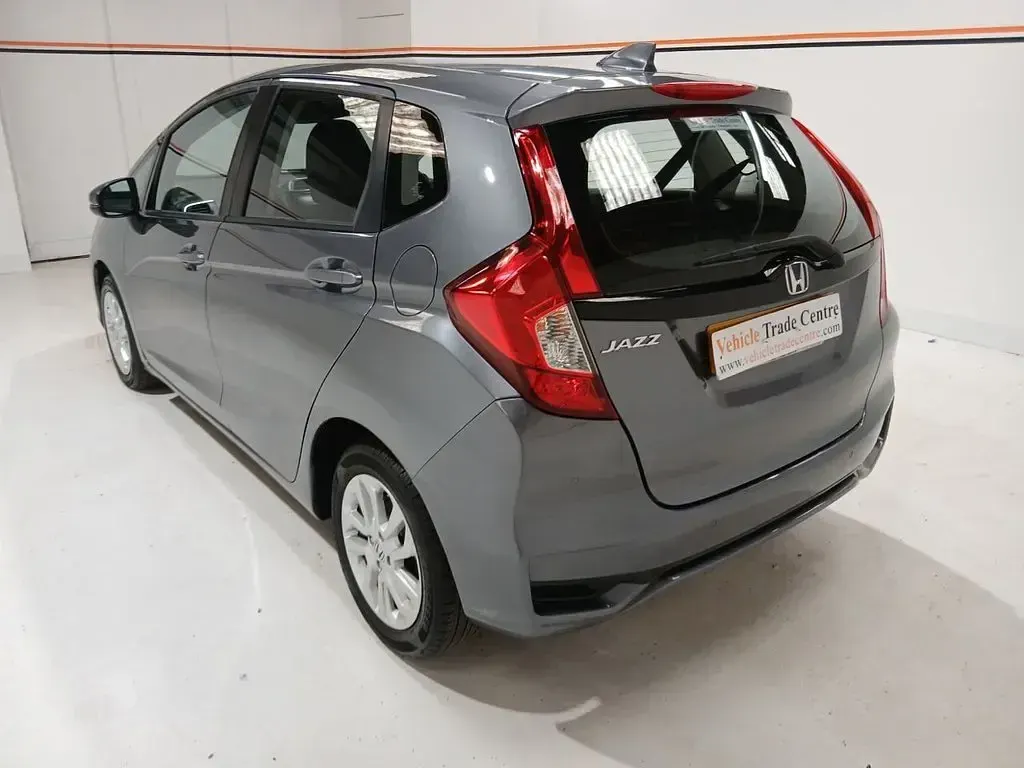 Used Honda Jazz SE 102 HP (75 kW) 2018 Grey Hatchback