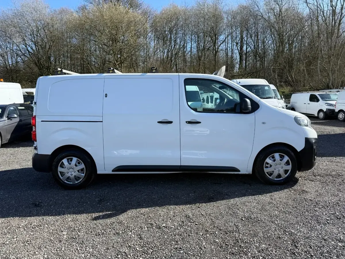 Gebraucht Peugeot Expert 115 PS (84 kW) 2018 Weiß Van