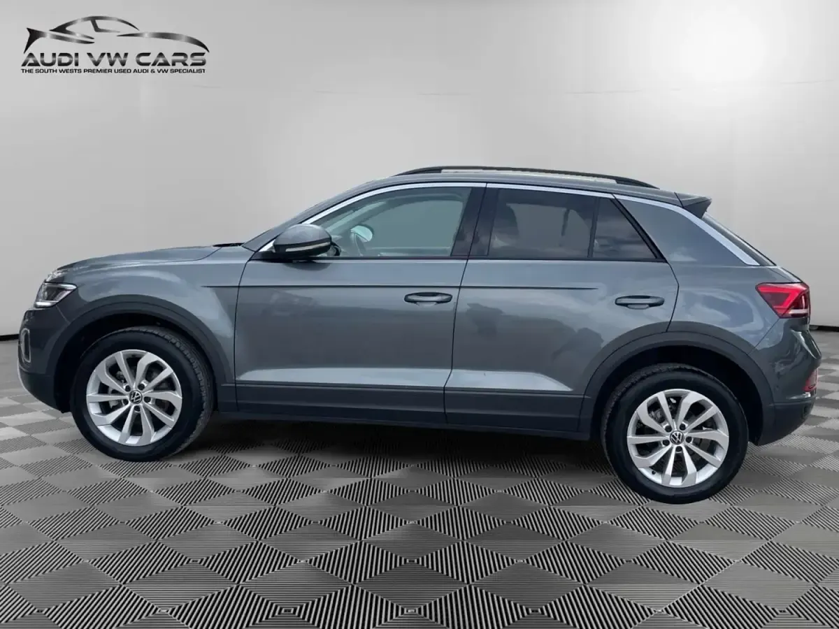 Usado VW T-Roc Match 115 HP (84 kW) 2024 Cinzento SUV