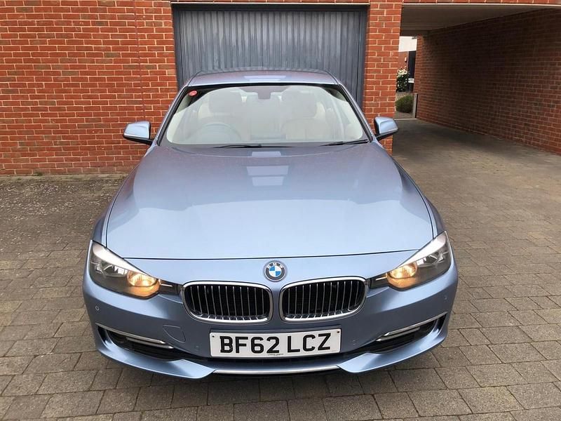 Begagnad BMW 320 Luxury Line 2012 Blå Sedan