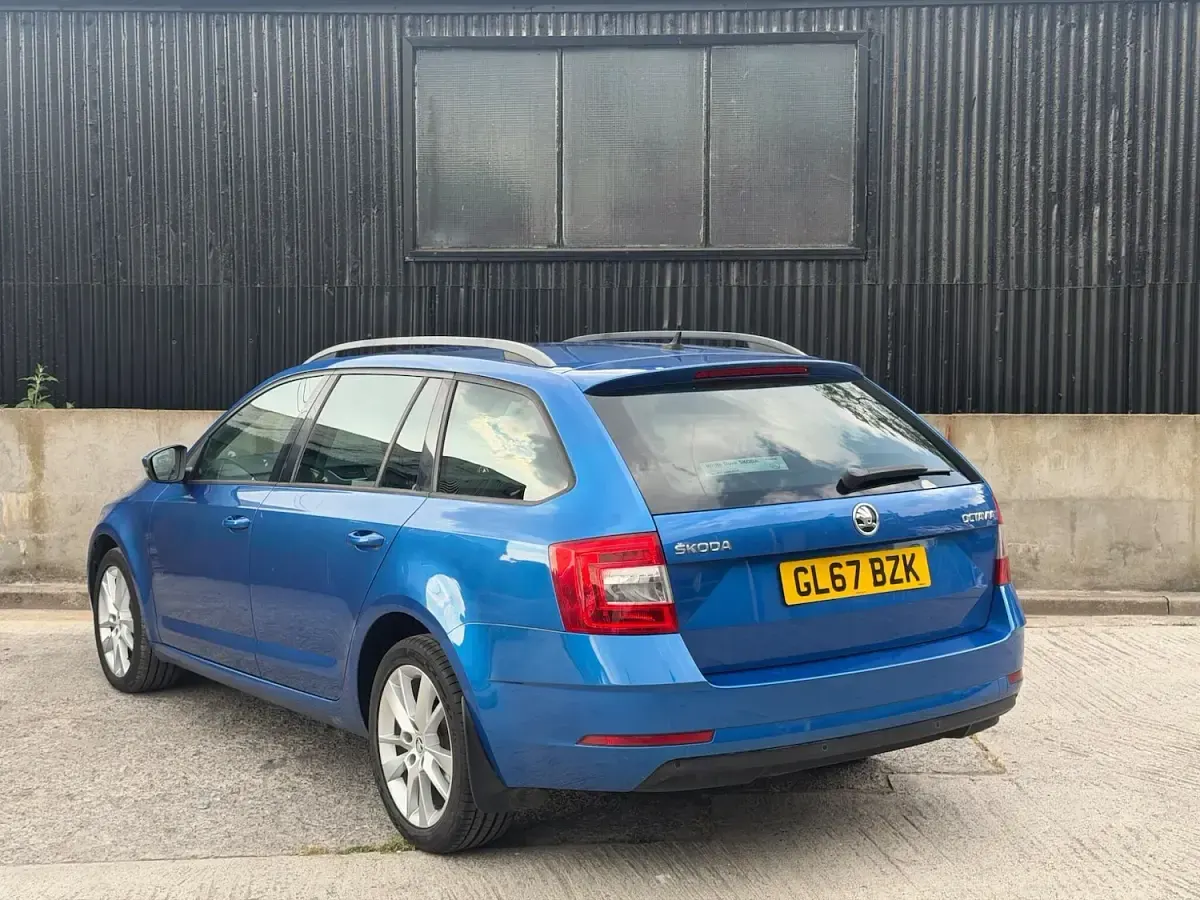 Used Skoda Octavia SE L 115 HP (84 kW) 2017 Blue Estate